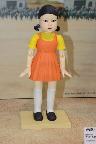 首もモーターで回ります！ 「イカゲーム ヨンヒ人形」のギミックが