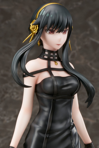 スパイファミリー」よりヨルがいばら姫姿でフィギュア化！ 光沢のある