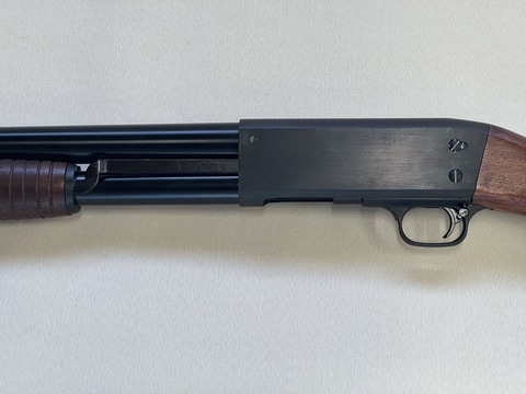 KTW、エアコキショットガン「イサカM37 フェザーライト・フルメタル