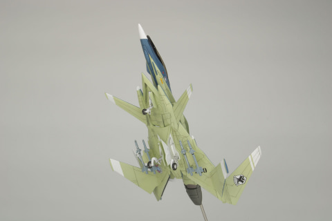 戦闘妖精雪風」より「メイヴ雪風」と「ファーンII」のミサイル装備