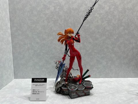 アスカはカシウスの槍、レイはロンギヌスの槍を持って登場！ クレイズ