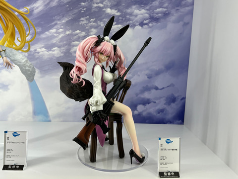 FGO」より、アルトリアのディーラー姿と光のコヤンスカヤの最終再臨姿