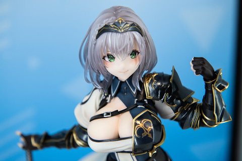 ホロライブ」3期生より、白銀ノエル団長がムキムキ具合を表現した姿を