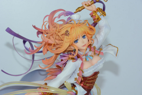 派手で緻密な彩色と造型！ シェリルとランカのリッチな「Anniversary