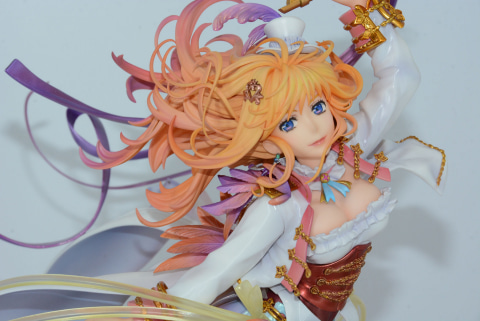 派手で緻密な彩色と造型！ シェリルとランカのリッチな「Anniversary