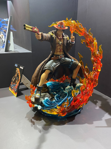 ワンピース」より、「ポートガス・D・エース」の全高約55cmスタチュー