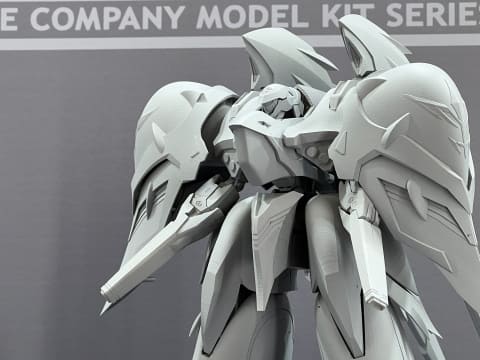 機動戦艦ナデシコ」よりプラモデル「MODEROID ブラックサレナ」の原型