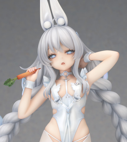 アズールレーン」より大胆に露出した衣装を着こなす「ル・マラン 昼寝