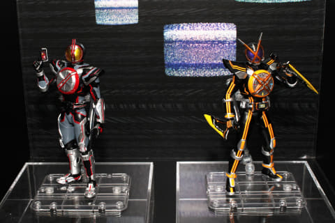 S.H.Figuarts（真骨彫製法） 仮面ライダーカイザ」とともに、同