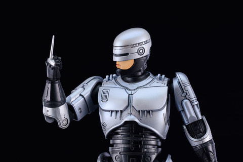 ロボコップ」がMODEROIDからプラモデル化！ 「オート9」取り出し