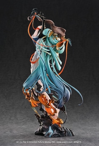 まるで水墨画のような琵琶を持った初音ミクのフィギュア「初音ミク 十