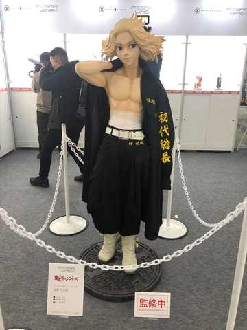 東リベ」よりマイキーが等身大フィギュア化！ あみあみブースにて展示