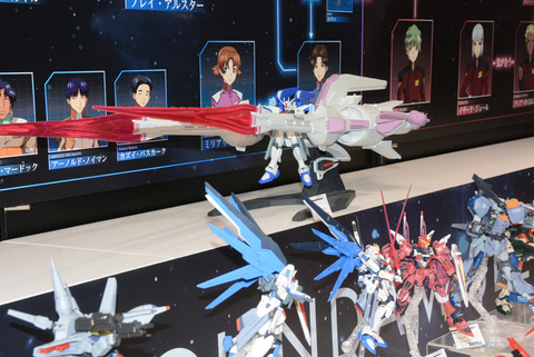 特別企画】【ガンダムベース撮り下ろし】全高850mmの大迫力「HG 1/144