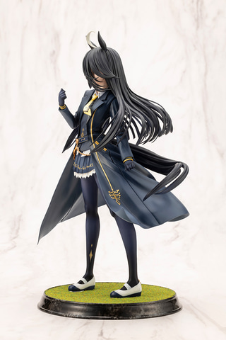 ウマ娘」より勝負服姿のマンハッタンカフェと衣装「キセキの白星」姿の