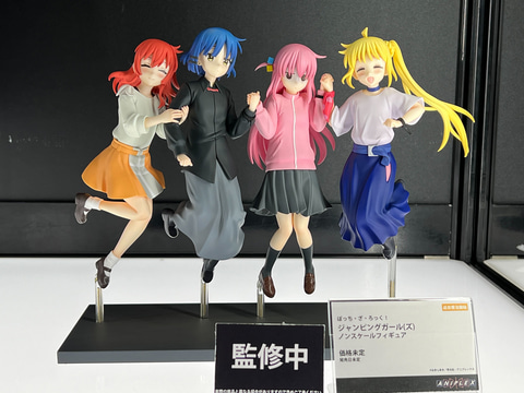 ぼっち・ざ・ろっく！」4人でジャンプする結束バンドやデフォルメ