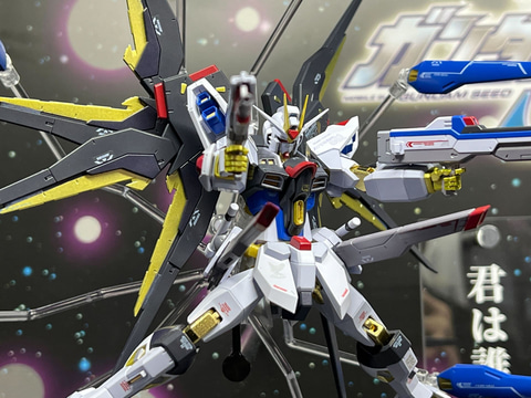 ガンダムSEED DESTINY」より「METAL ROBOT魂 レジェンドガンダム」が初