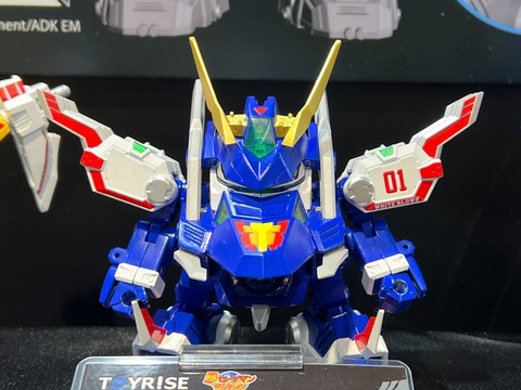 ビーダマン爆外伝」より「トイライズ ホワイトブロス / ブルー