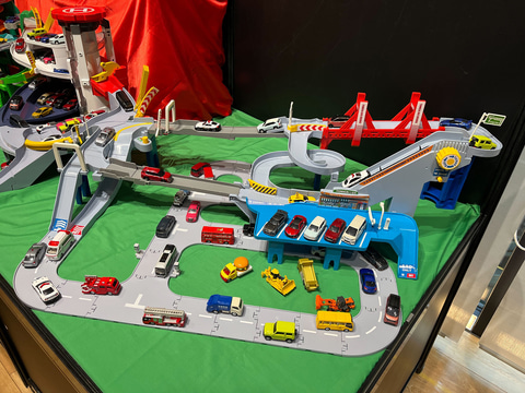 トミカワールド」シリーズより「トミカビル」最新作「グランドモール