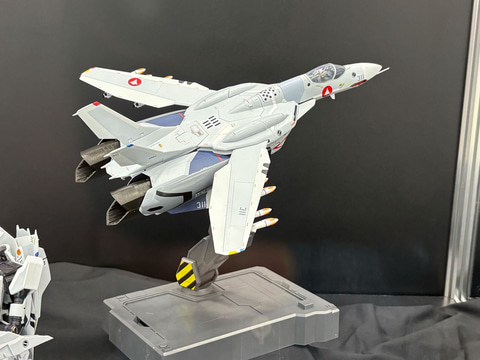 アルカディアブースは「マクロス」が熱い！ 「完全変形VF-0A