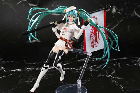 特別企画】キャラクターの魅力を引き出す「PLAMATEA レーシングミク