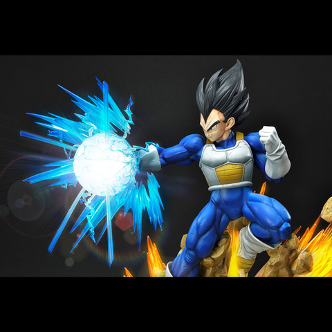 LED内蔵の超豪華仕様で“ビッグバンアタック”を再現したスタチュー