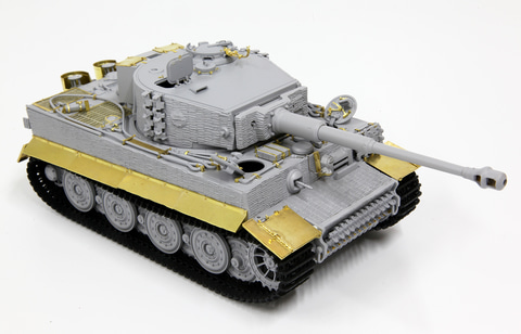ディテールアップ用のパーツも付属する「重戦車ティーガーI」の