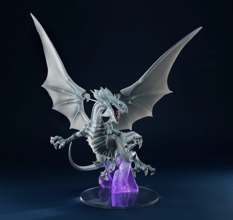 遊戯王」でおなじみ「ブルーアイズ・ホワイト・ドラゴン」のフィギュア