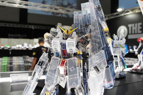 特別企画】【ガンダムベース撮り下ろし】透明度の高いクリアパーツが