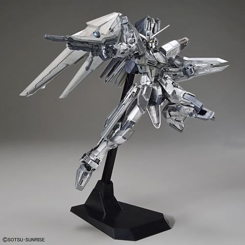 ガンプラ「MG 1/100 フリーダムガンダム Ver.2.0」がシルバーメッキの