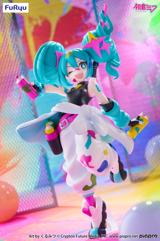 くるみつ氏がデザインしたポップでカラフルな初音ミクがプライズ