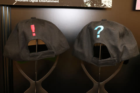 プライズ景品に「METAL GEAR SOLID Δ: SNAKE EATER ロゴキャップ」が