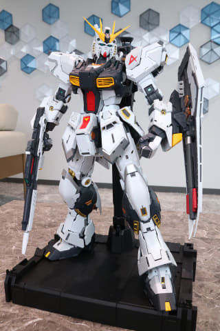 インタビュー】ガンプラ「PERFECT GRADE UNLEASHED 1/60 νガンダム