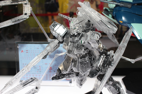 特別企画】透明度の高いクリアパーツを採用したνガンダム！ 「MG 1/100