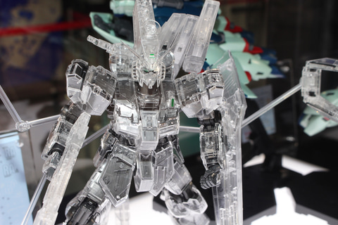 特別企画】透明度の高いクリアパーツを採用したνガンダム！ 「MG 1/100
