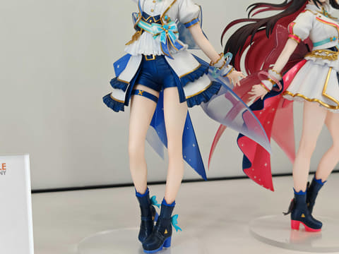 ホロライブ」新作フィギュアに星街すいせいさんとAZKiさんが5周年