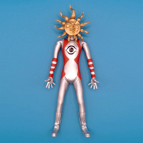 でたらめなポーズ可能。「タローマン」ベンダブルアクションフィギュア