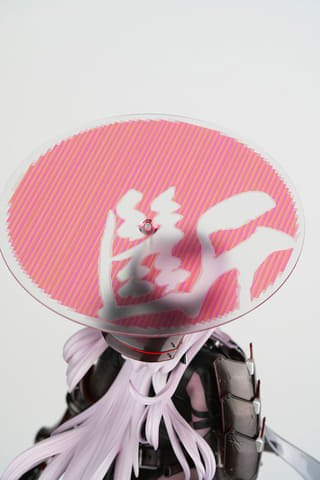 勝利の女神：NIKKE」より「紅蓮」がブラックシャドウの姿でフィギュア