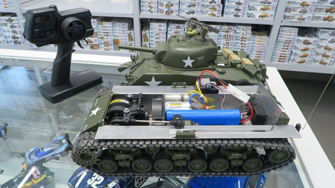 特別企画】「1/16RC M4シャーマン（105mm榴弾砲搭載型）メカニカル