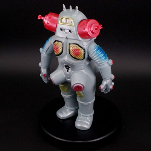 ウルトラセブン」に登場するウルトラセブンや怪獣たちが昭和レトロ