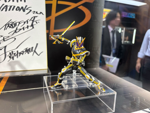 仮面ライダー555」より「仮面ライダーカイザ」が「S.H.Figuarts」で