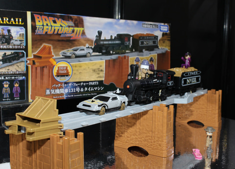 映画に出てくる列車が「プラレール」に！「バック・トゥ・ザ