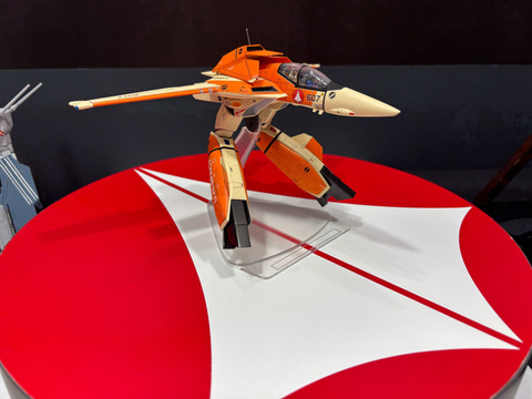 ハセガワの「マクロス」プラモデル新作「VT-1 ガウォークファイター