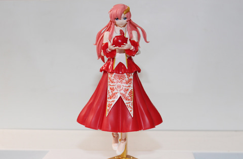 特別企画】華やかな模様のドレスをまとった「Figure-riseStandard SEED