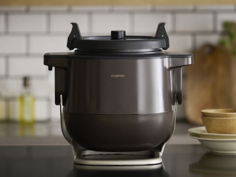 アイリス、洗濯機みたいに回る電気鍋。から揚げや炒飯もほったらかしで