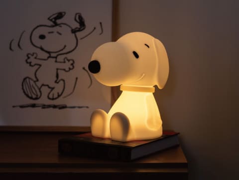 スヌーピーが充電式ランプに やわらかシリコンで熱くない - 家電 Watch