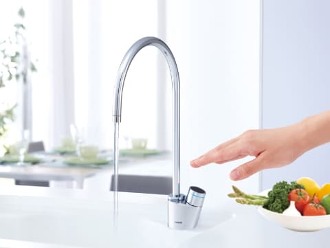 メイスイ、スマホ連携やタッチレス水栓に対応したビルトイン浄水器「i