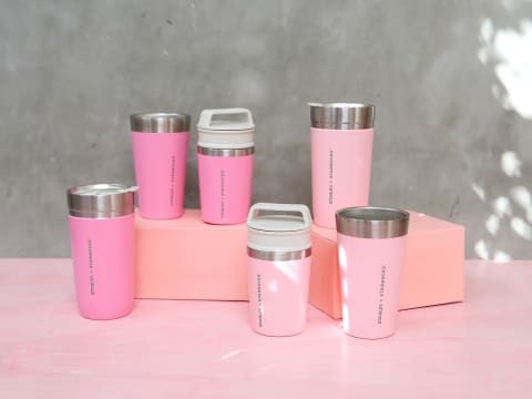 スタバ、スタンレーとコラボした桜ピンクの真空断熱ボトル - 家電 Watch