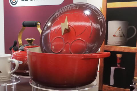 ル・クルーゼとハリー・ポッターがコラボ! 魔法のココット、杖のような