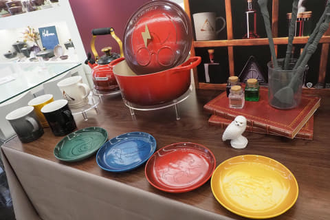 ル・クルーゼとハリー・ポッターがコラボ! 魔法のココット、杖のような