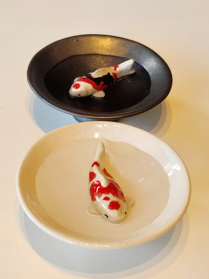 お酒を飲めない筆者がデザインの可愛さに惹かれて手に入れた錦鯉の盃